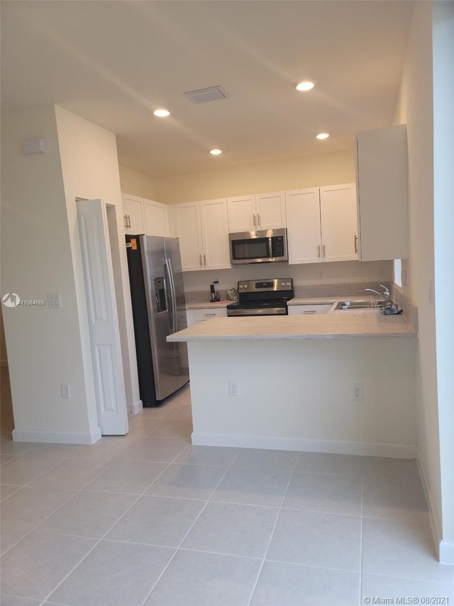 AQUABELLA NORTH REPLAT - Residential Lease