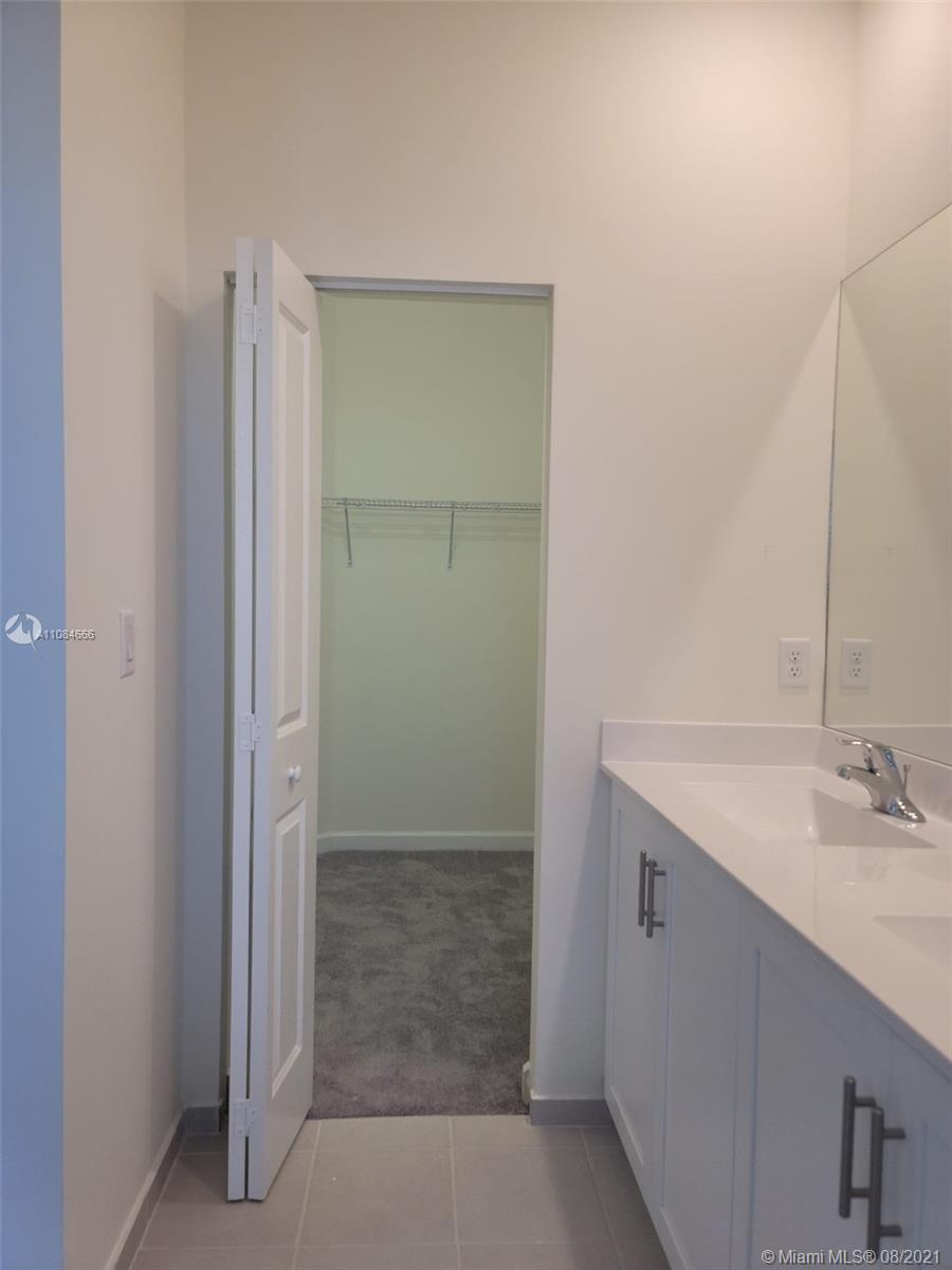 AQUABELLA NORTH REPLAT - Residential Lease