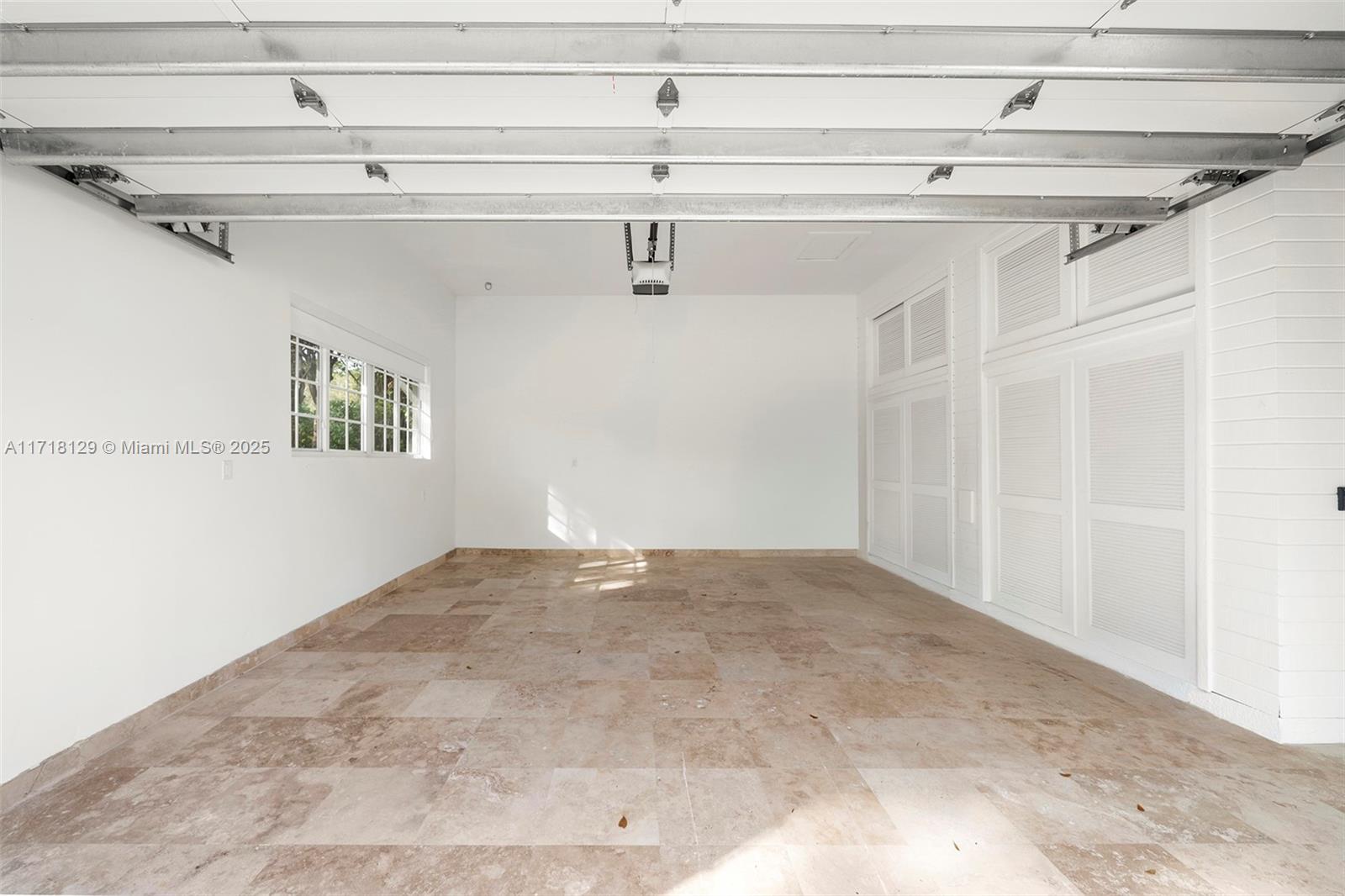 SANSTROM ESTATES - Residential