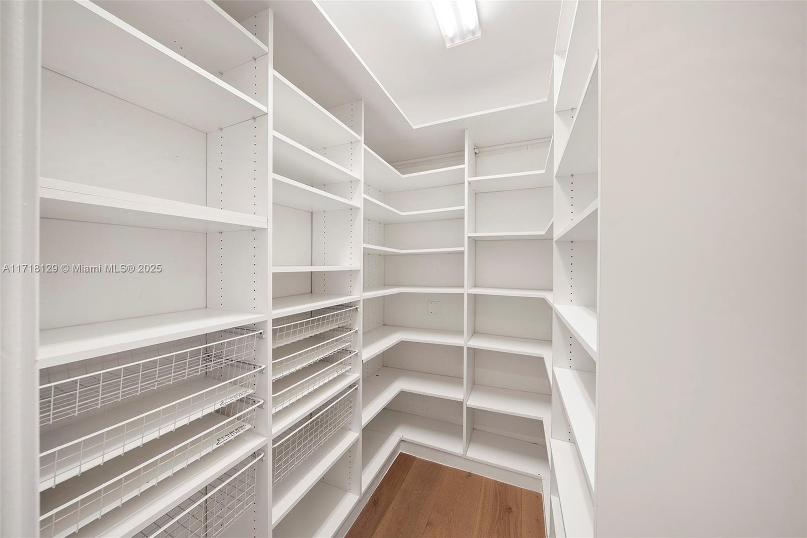 SANSTROM ESTATES - Residential