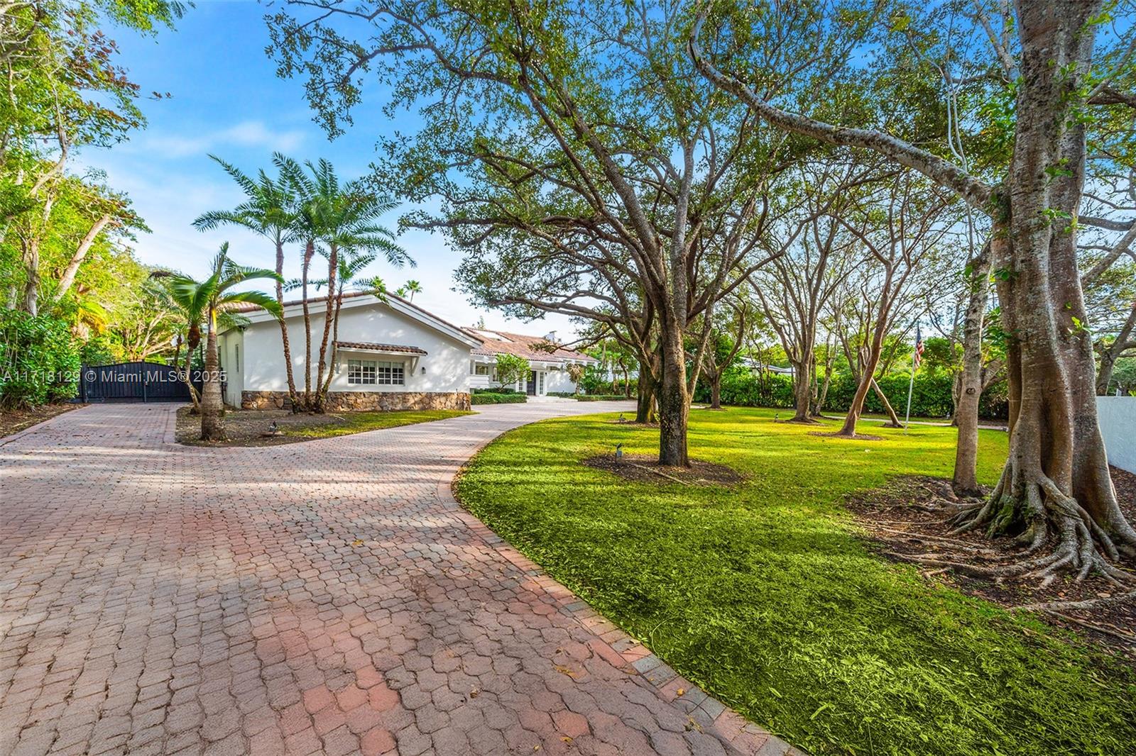 SANSTROM ESTATES - Residential