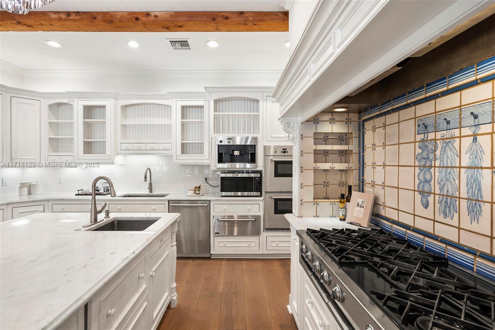 SANSTROM ESTATES - Residential