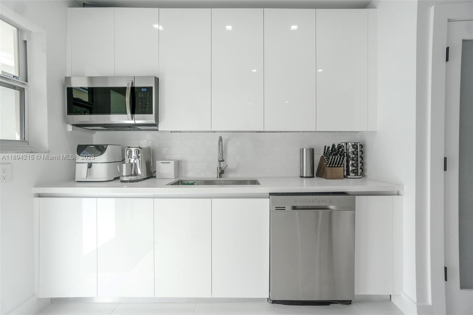 MIAMI BEACH NAUTILUS - Residential Income