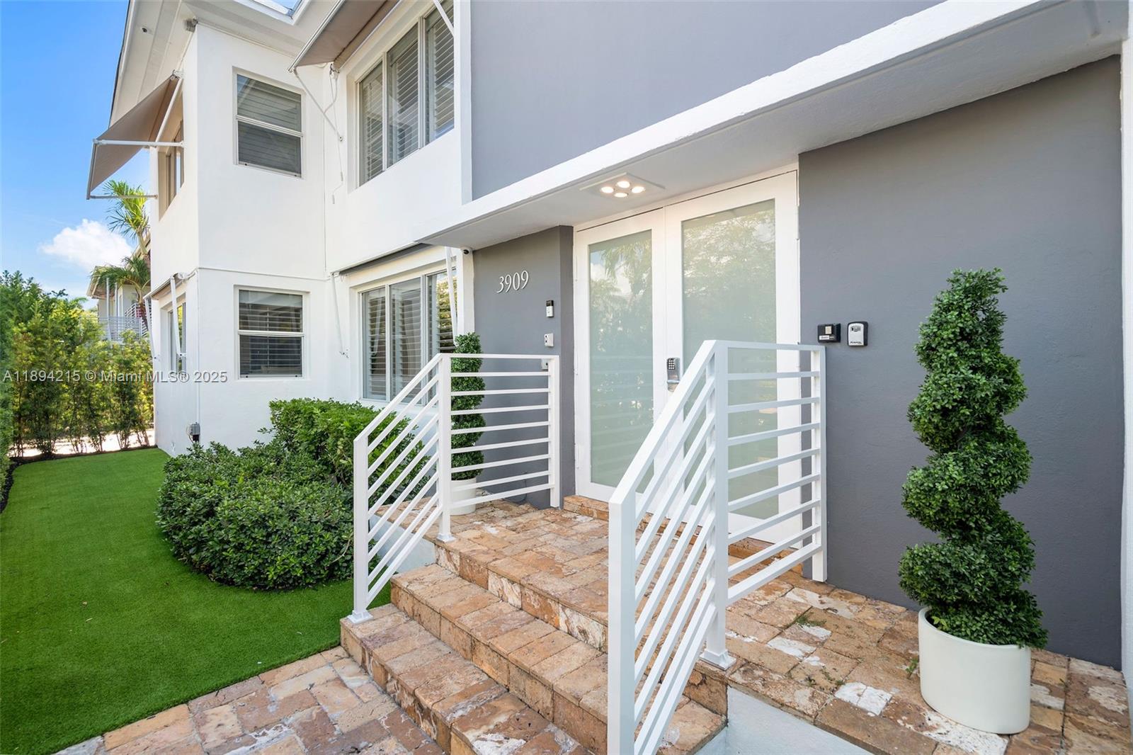 MIAMI BEACH NAUTILUS - Residential Income