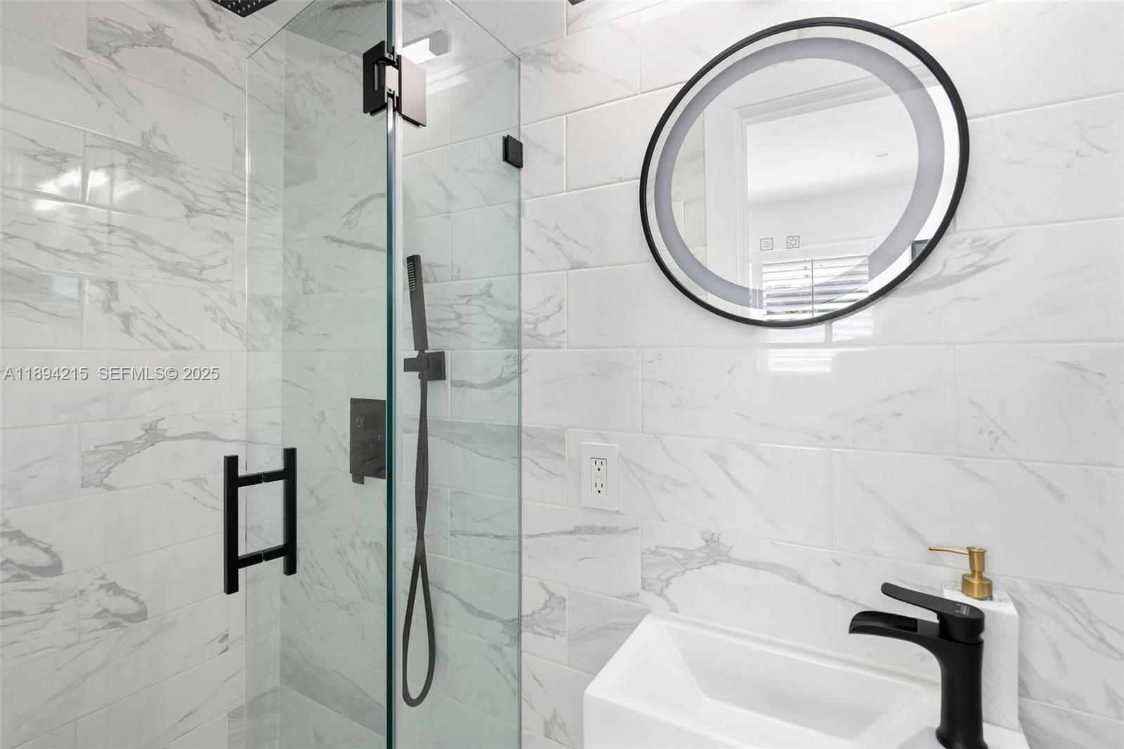 MIAMI BEACH NAUTILUS - Residential Income