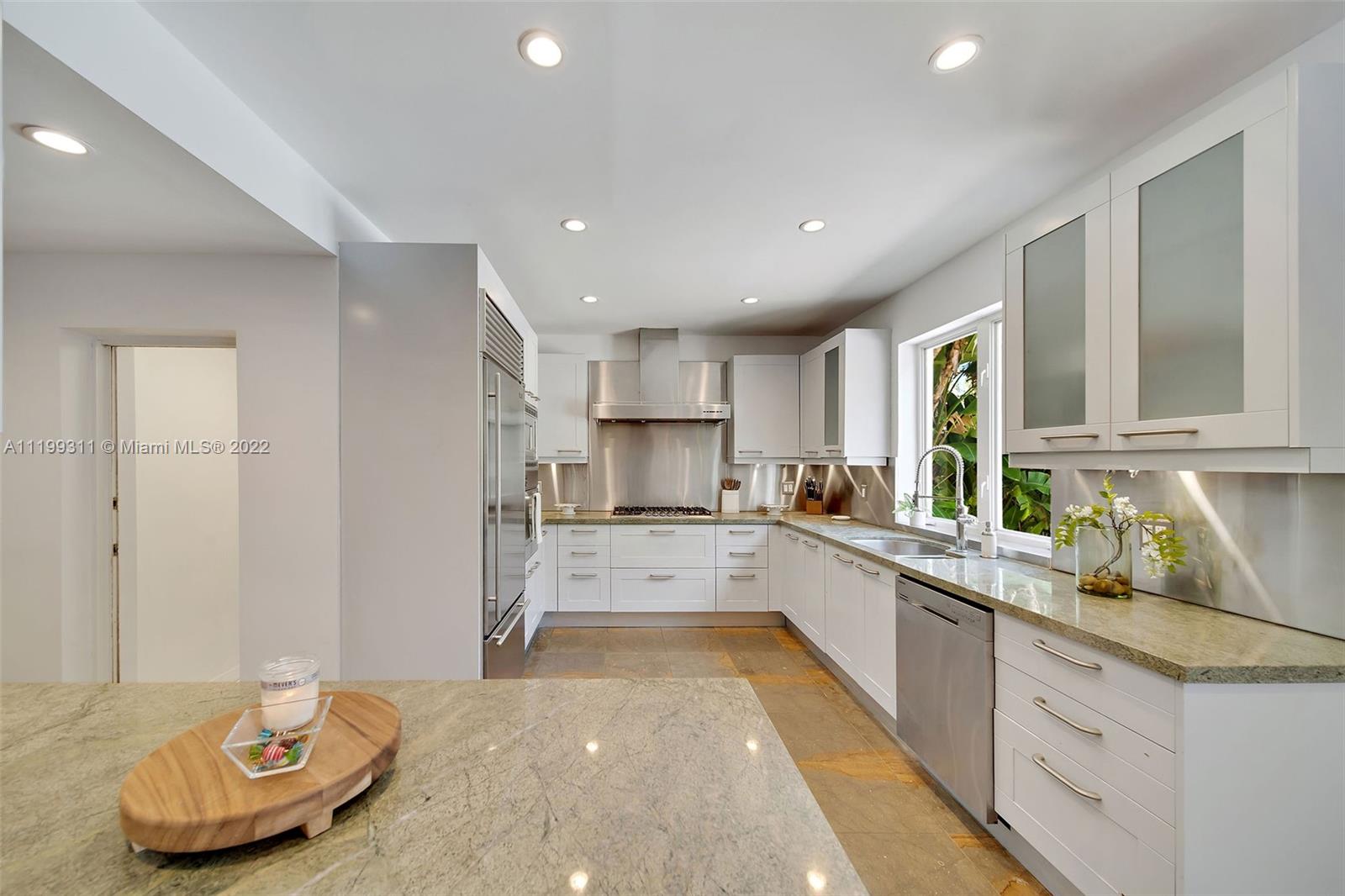 SUNSET ISLANDS-ISLAND NO - Residential