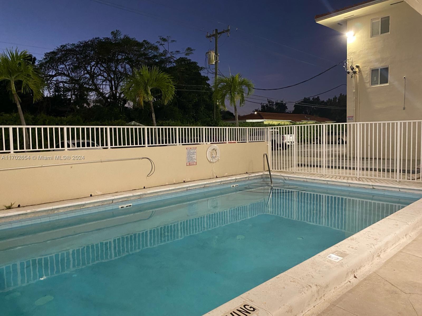 SALZEDO IN THE GABLES CON - Residential