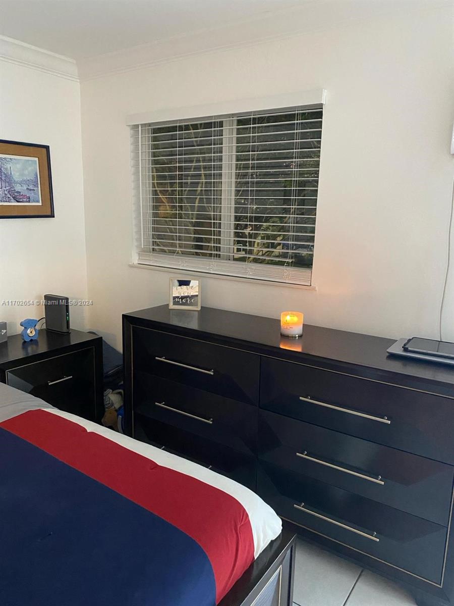 SALZEDO IN THE GABLES CON - Residential