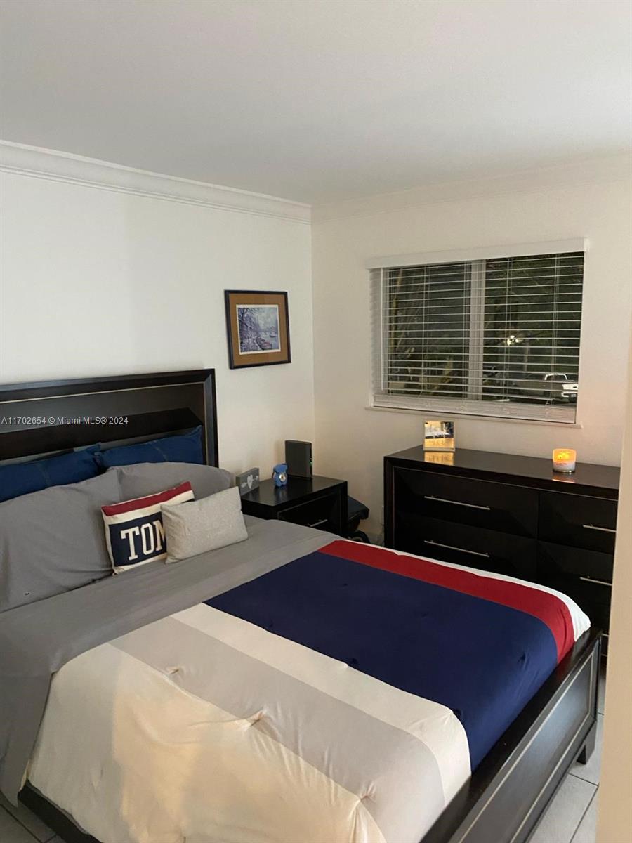 SALZEDO IN THE GABLES CON - Residential