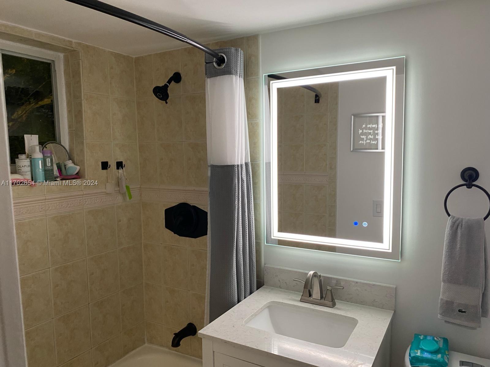 SALZEDO IN THE GABLES CON - Residential