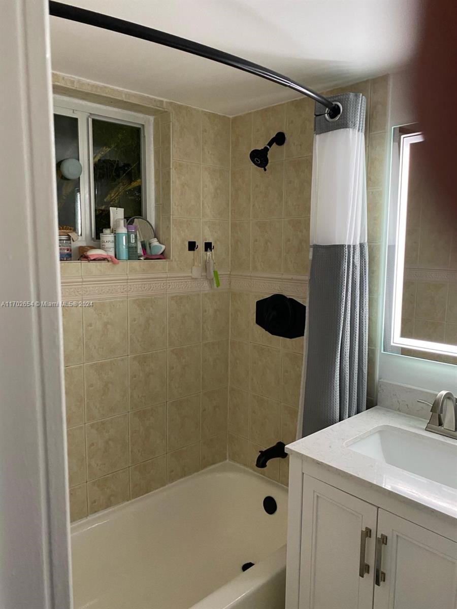 SALZEDO IN THE GABLES CON - Residential