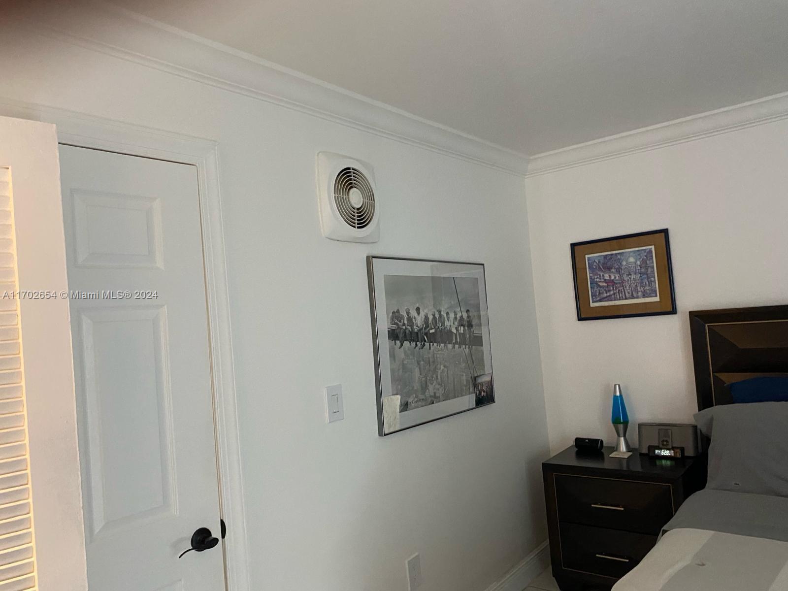 SALZEDO IN THE GABLES CON - Residential