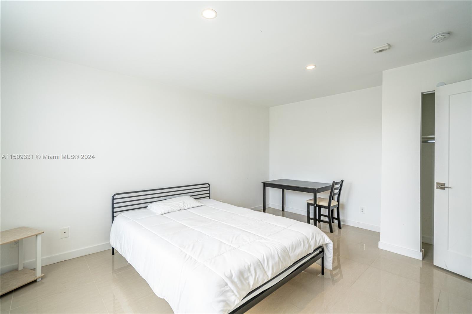 OCEANSIDE SEC ISLE OF NOR - Residential Lease