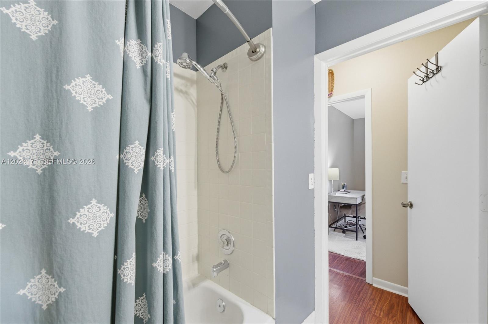 BAYVIEW VILLAGE B CONDO - Residential