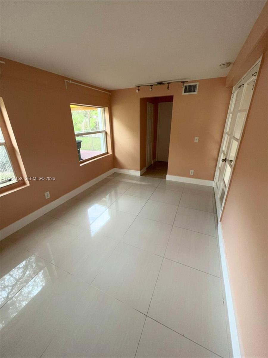 BISCAYNE HIGHLANDS - Residential Lease