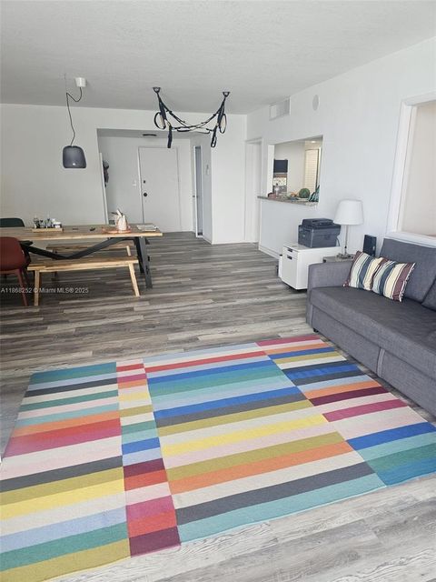 5825 Collins Ave PH1-J Miami Beach FL 33140