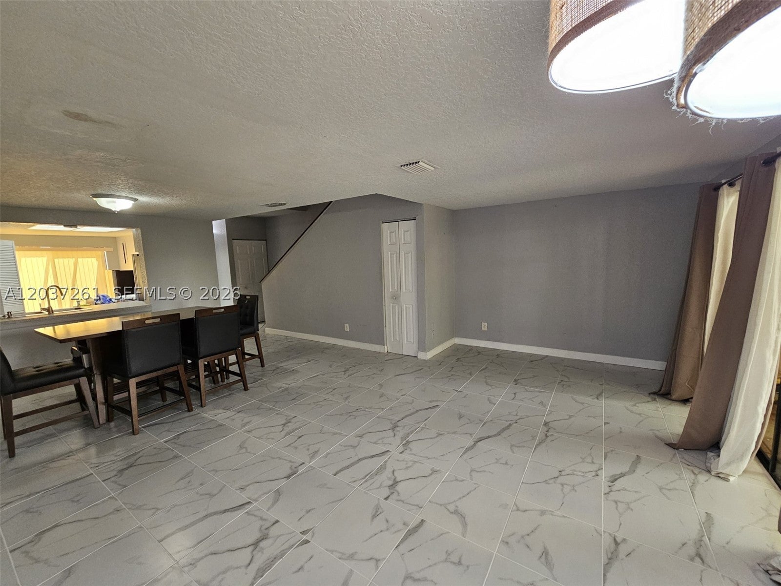8837 NW 48th St .