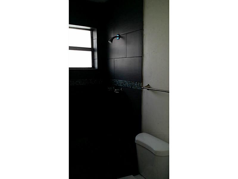 PARADISE MANOR 32-31 B - Residential