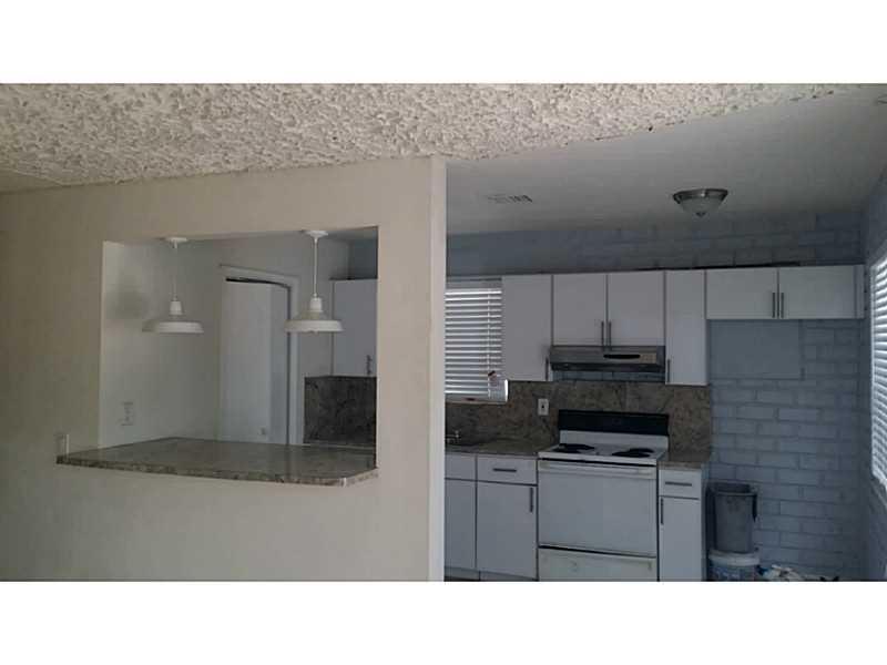 PARADISE MANOR 32-31 B - Residential