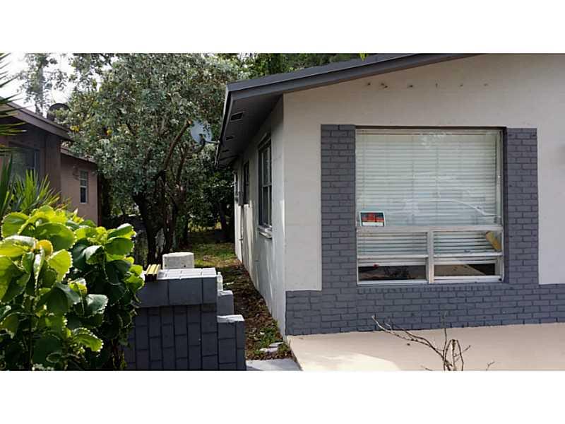 PARADISE MANOR 32-31 B - Residential
