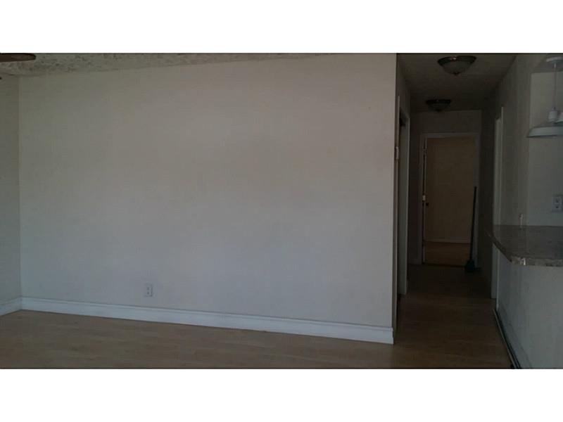 PARADISE MANOR 32-31 B - Residential