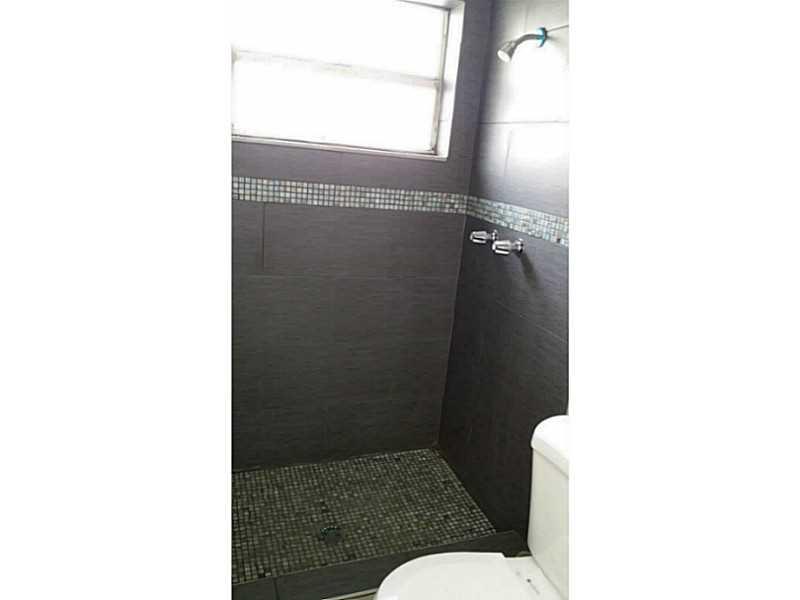 PARADISE MANOR 32-31 B - Residential