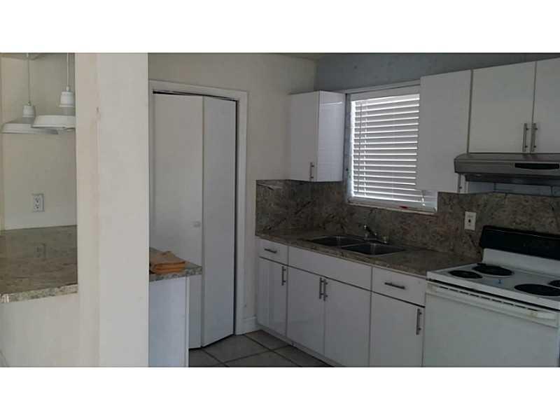 PARADISE MANOR 32-31 B - Residential
