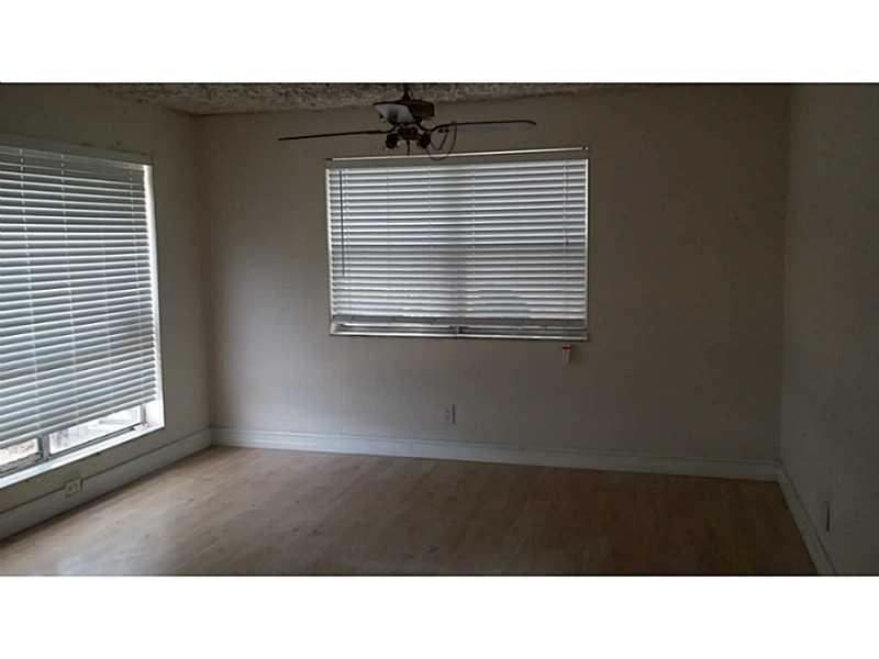 PARADISE MANOR 32-31 B - Residential