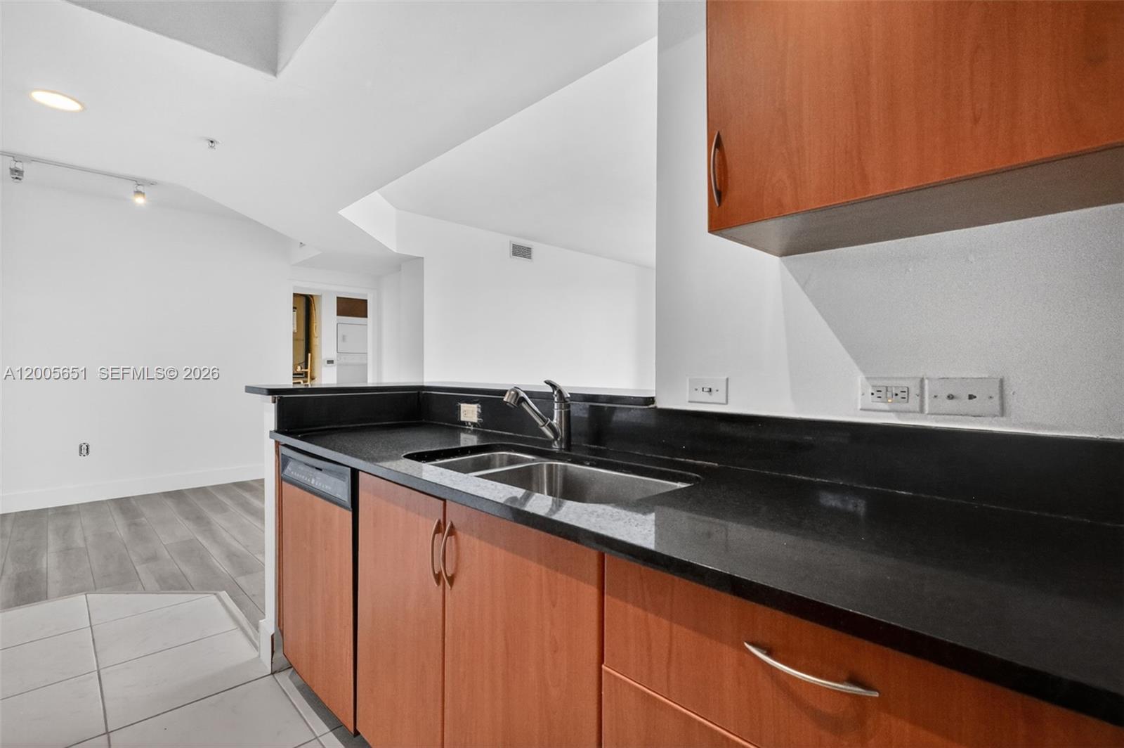 VENTURE AT AVENTURA WEST - Residential