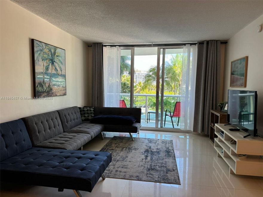 Enjoy oceanfront living in this beautiful 1-bedroom, 1-bathroom condo with direct beach access. Unique opportunity for both personal use and investment. The building allows daily rentals. The Tides offers resort-style amenities, including an oceanfront pool, a fully equipped gym, a business center, a party room, 24 hours security & valet. This is the most desirable location on Hollywood Beach close to shops, new Publix, top restaurants and Hollywood Boardwalk.
There is a lease agreement until January 2, 2026.