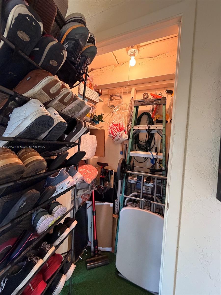 PINE RIDGE SOUTH IV CONDO - Residential