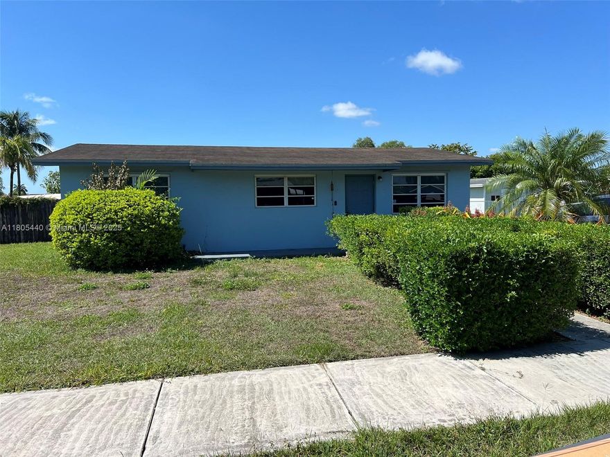 Spacious 2/1 with large backyard. 1/4 Acre lot that can park RV, boats, NO HOA. Large master bedroom, dining area with french doors to backyard (mostly fenced). Shed available for use. Quiet neighborhood close to town.