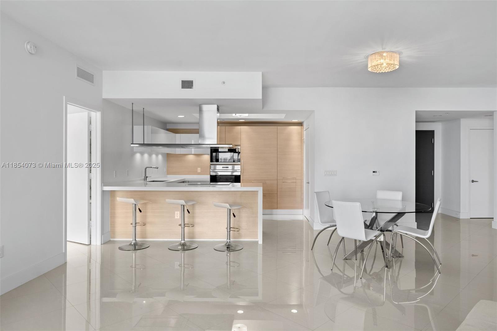 2 bedrooms + large DEN that can be used as an office or a third bedroom. Split floor plan, tall ceilings, walk in closet, large windows and lots of natural light. Comes fully furnished. The unit is well kept and super clean. Convenient location, one of the best buildings in the area, Marina Palms. Amenities include: pool, spa, gym, pilates room, kids room, playground, security, valet. Easy show, come see it​​‌​​​​‌​‌​​​‌‌​​​‌‌‌​​‌​​‌‌​​​​ today!