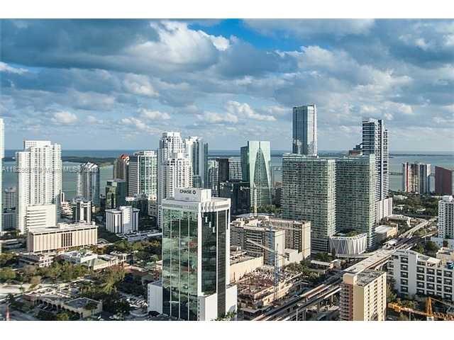 BEAUTFUL 1 BED + DEN / 1 BATH, PENTHOUSE O/T 44th FLOOR, EXCELLENT FINISH ITALIAN SNAIDERO CABINET IN KITCHEN AND BATH, PREMIUM MARBLE FLOOR THROUH OUT, BASEBOARD AND CROWN MOLDING, CLOSET SHELVING, HIGH CEILING - SLIDING GLASS DOORS, BIG BALCONY- AMAZING VIEWS NOT OBSTRUCTED. PARKING ASSIGNED. SECURITY 24/7, ON SIDE OF THE RIVER, STEPS TO BRICKELL CITY CENTER, BEST RESTAURANTS, ETC, ETC. IT WONT LAST.! VACANT, READY TO MOVE..!!
