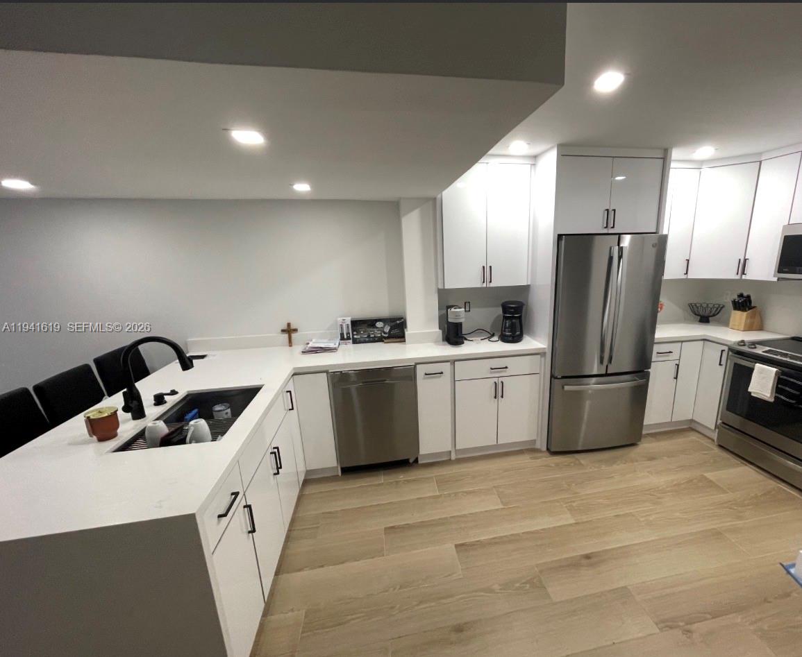 CORNERS KENDALL LAKES - Residential