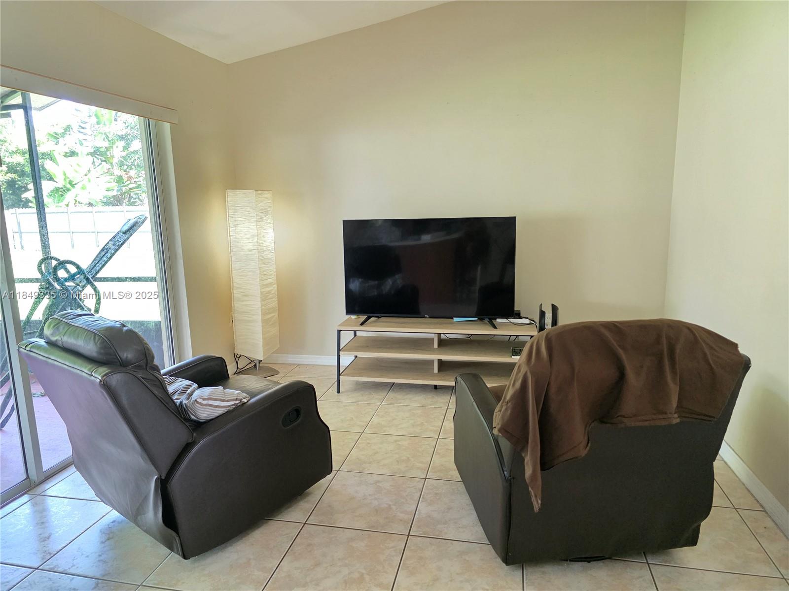 22037 SW 129th Ave, Miami, FL, 33170/$750,000 4 22037 SW 129th Ave