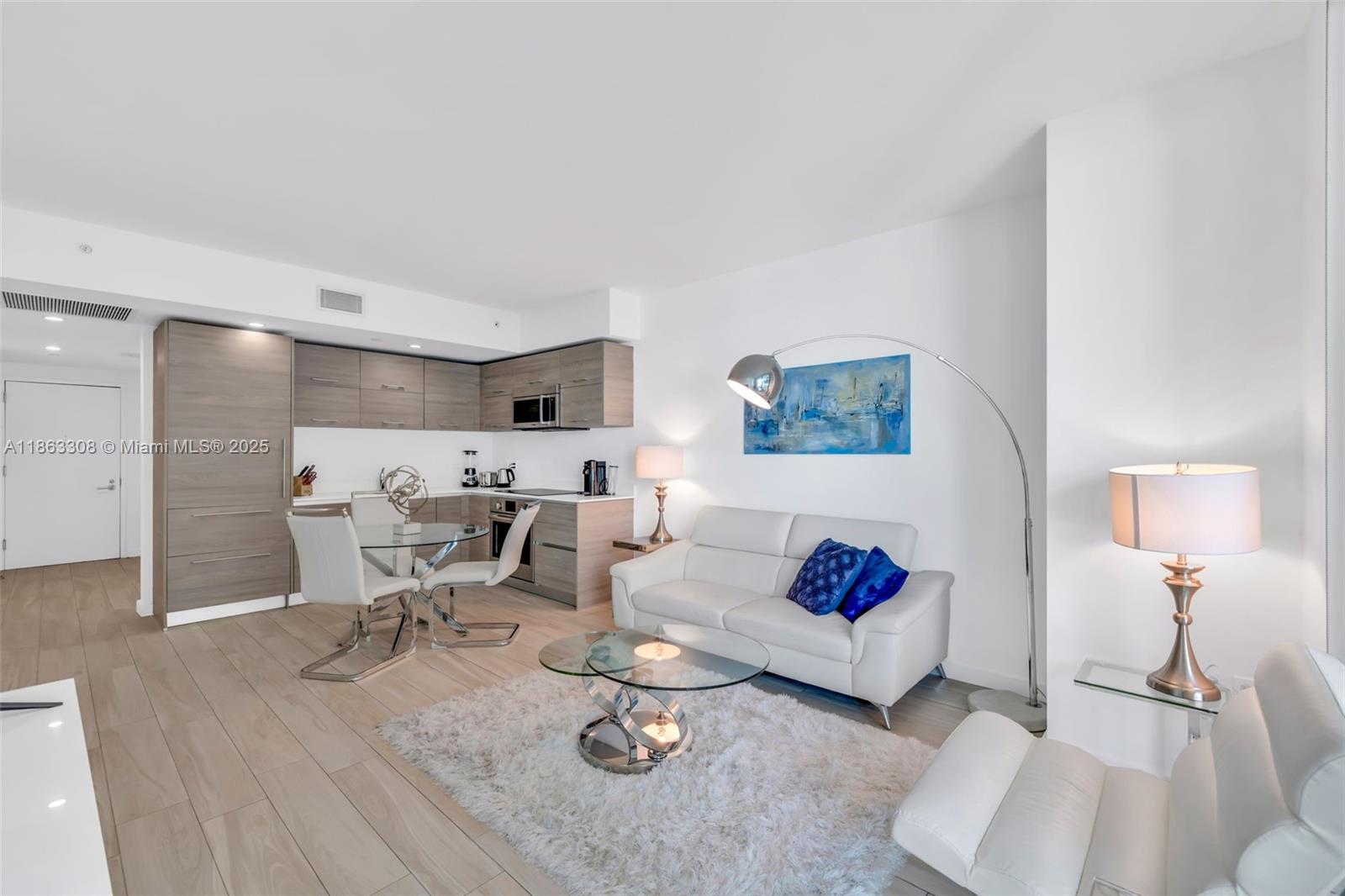 FULLY FURNISHED Seasonal Rental Available from Sept 22nd to January. 1 BED 1.5 BATH + DEN area + extended balcony and DIRECT POOL VIEW, just like a resort! Approx 760 sqft*. Porcelain floors and a custom closet. WASHER and DRYER in the unit, Internet and Cable INCLUDED. The BUILDING: Enjoy all the HOTEL + RESIDENCES AMENITIES like ROOFTOP POOL and a full-service lower-level pool, fully equipped GYM, Theater, SPA, Sauna, and Steam Room, party room, game room, and 2 restaurants in the same building, including ROSA NEGRA. The LOCATION: in the heart of Brickell, 5 min walk to Brickell City Centre, restaurants, bars, groceries, and approx 20 min drive to the beach, airport, Wynwood, and the top hot spots in Miami !!!
