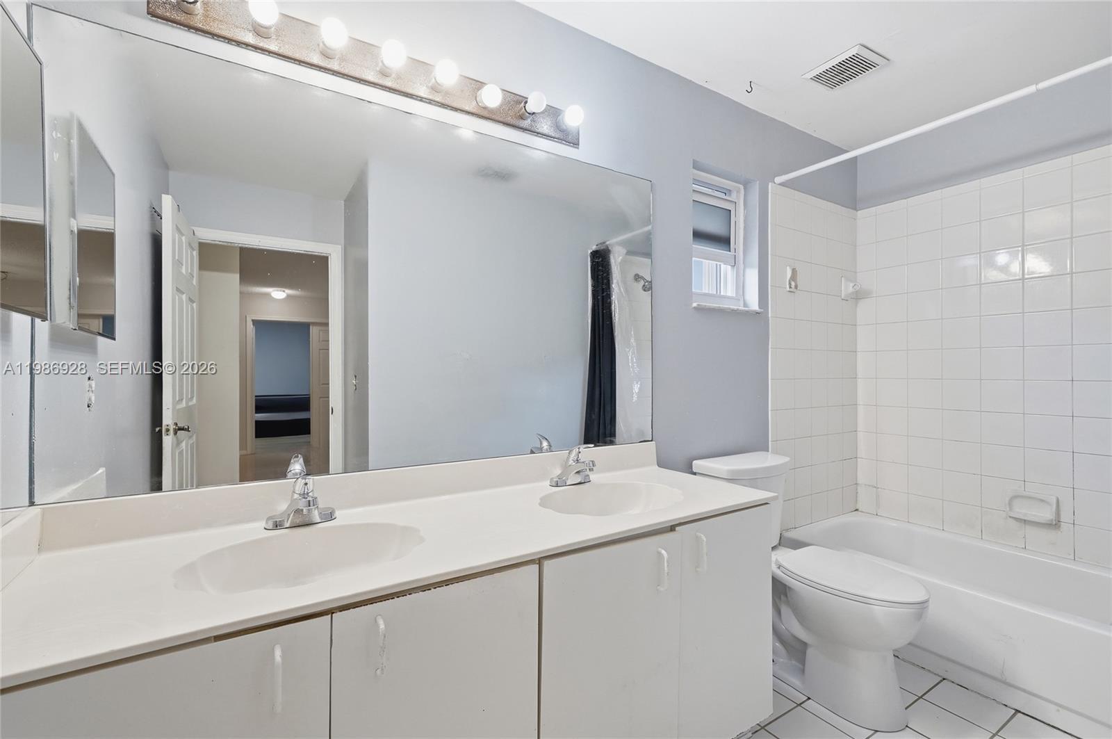 LAKESIDE SOUTH - Residential