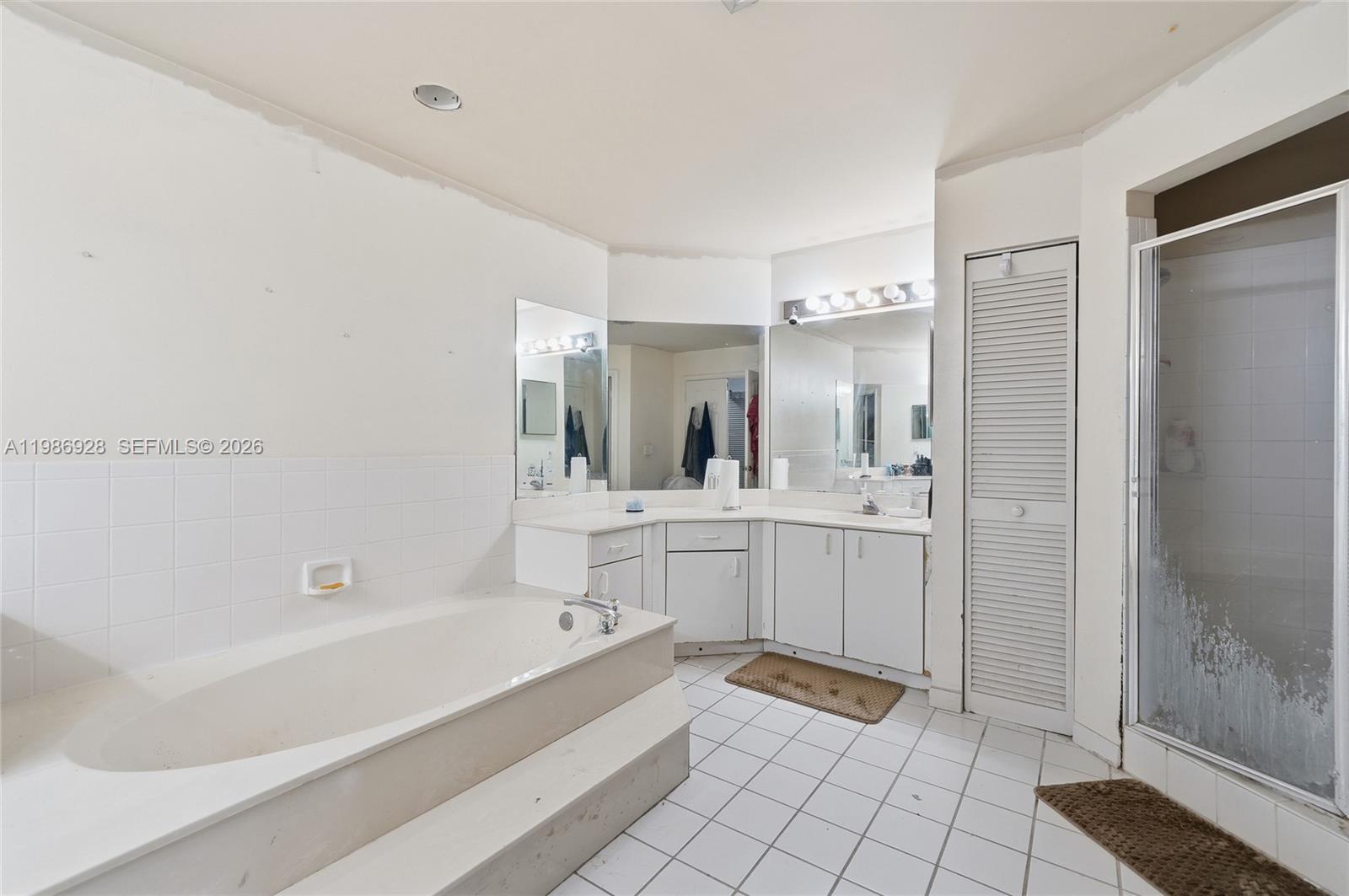 LAKESIDE SOUTH - Residential