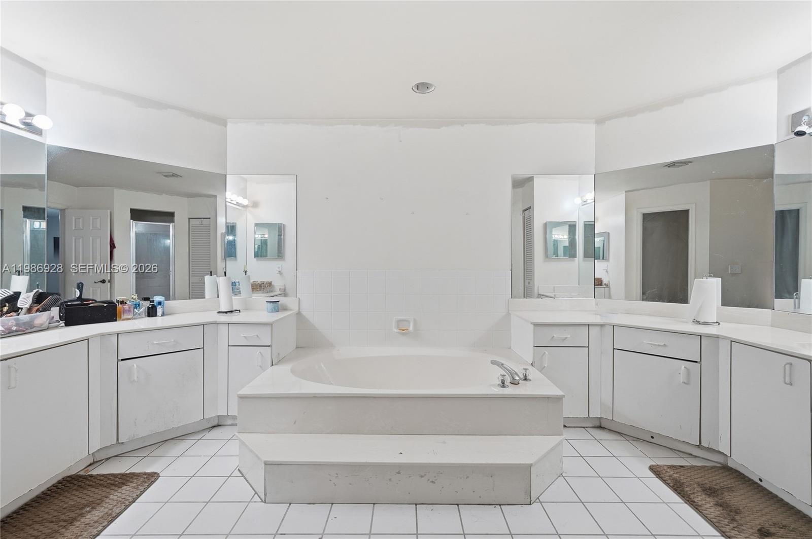 LAKESIDE SOUTH - Residential