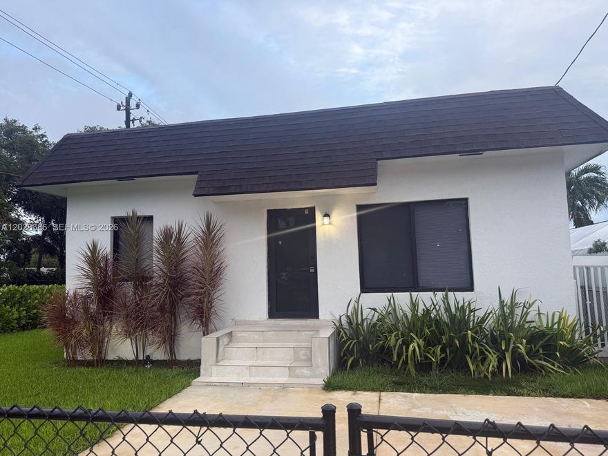 Residential Income perfect for investors. Spacious corner lot. This is a legal duplex operating as a triplex. 3 units with 2 bedrooms and 1 bath each. Units are rented with excellent tenants. Washer and dryer inside each unit. Close to everything you need like Hospital, expressways, schools and more. Easy to show.