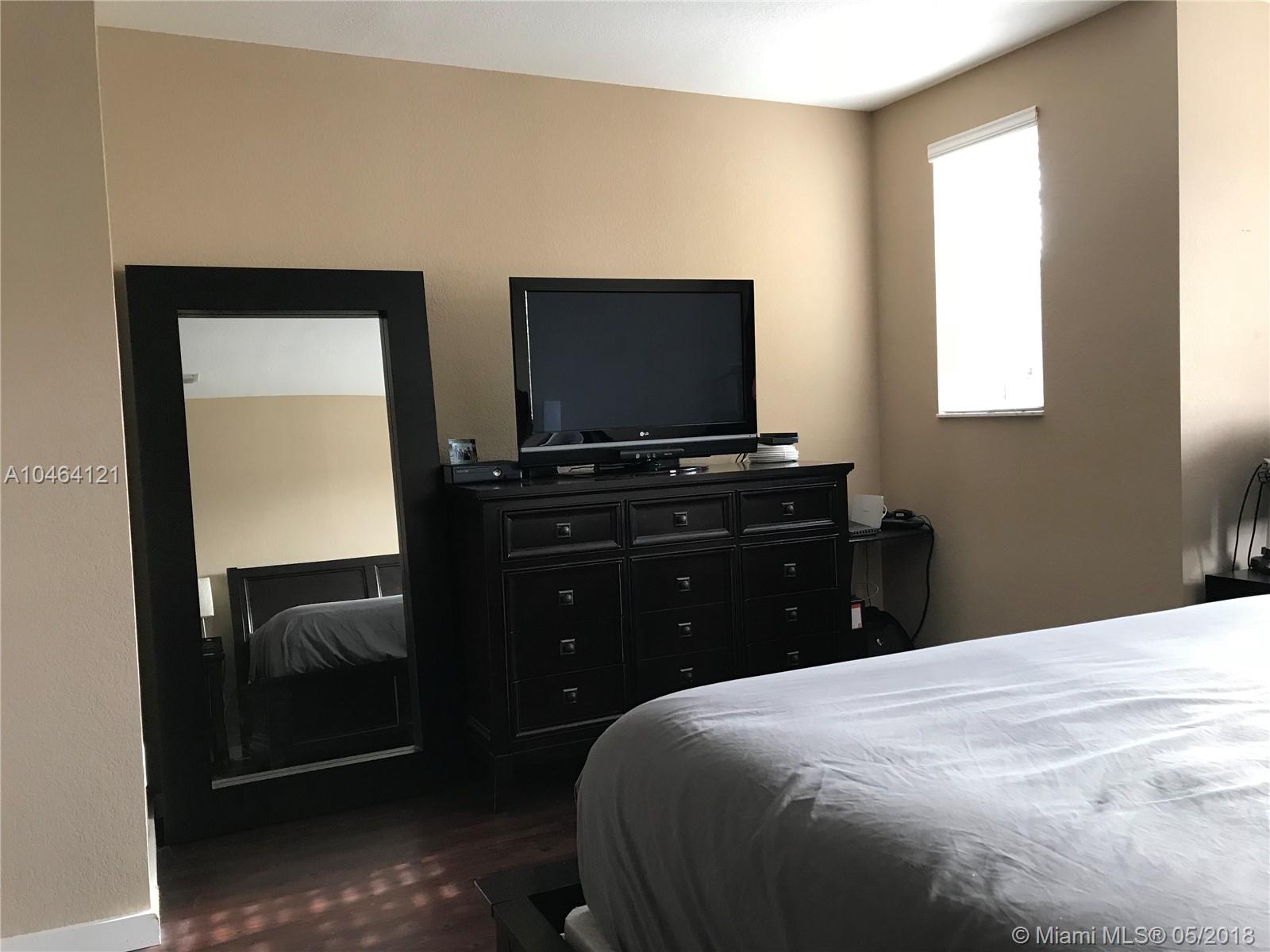 CALABRIA CONDO PH 9 - Residential