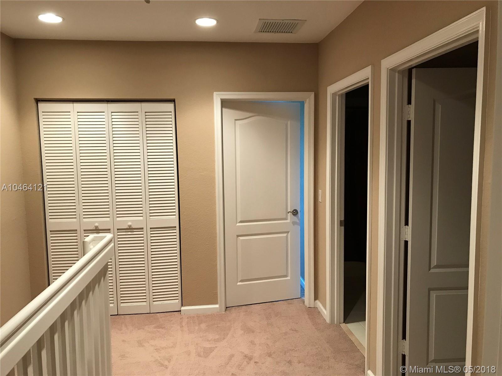 CALABRIA CONDO PH 9 - Residential
