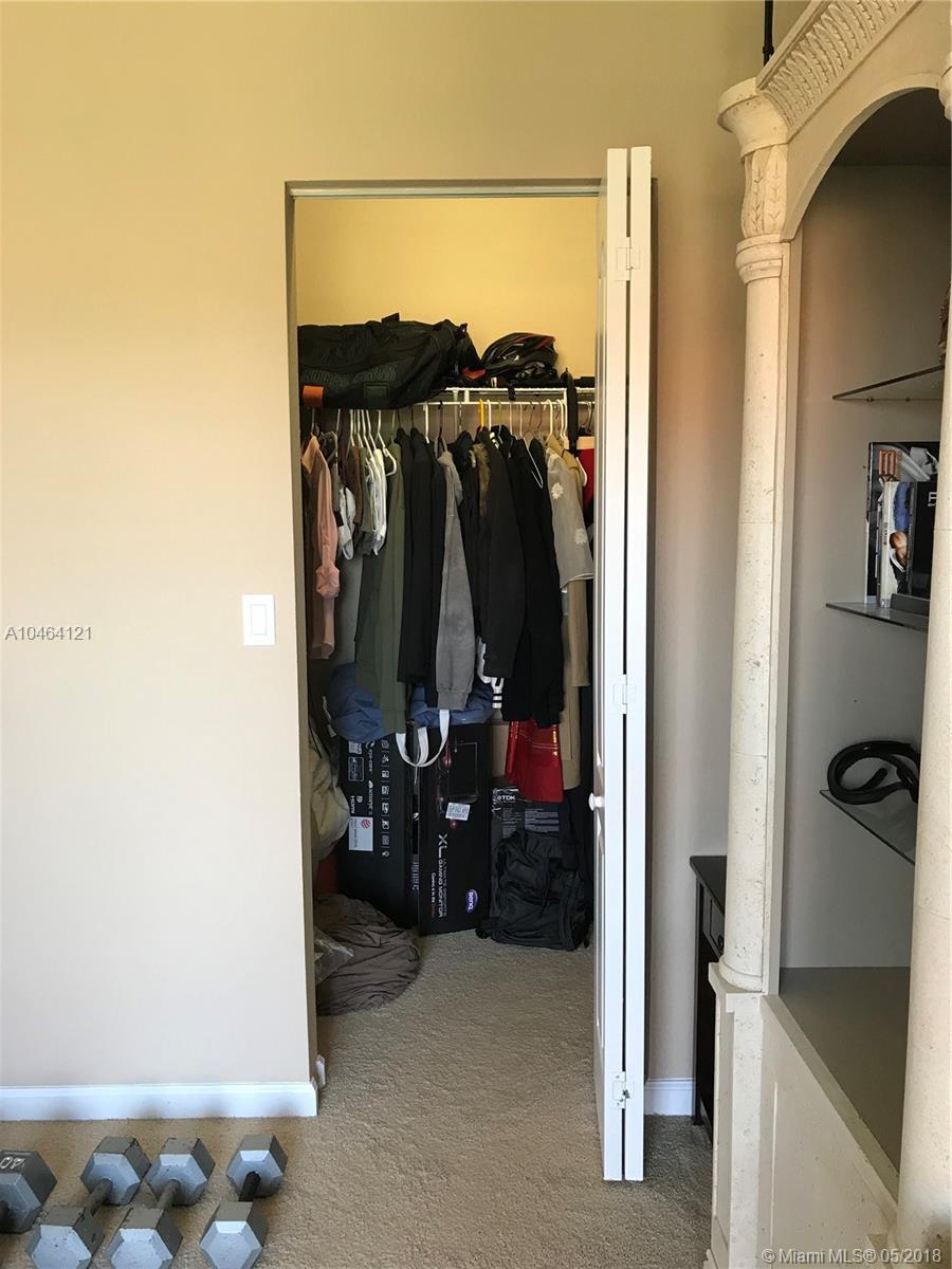 CALABRIA CONDO PH 9 - Residential