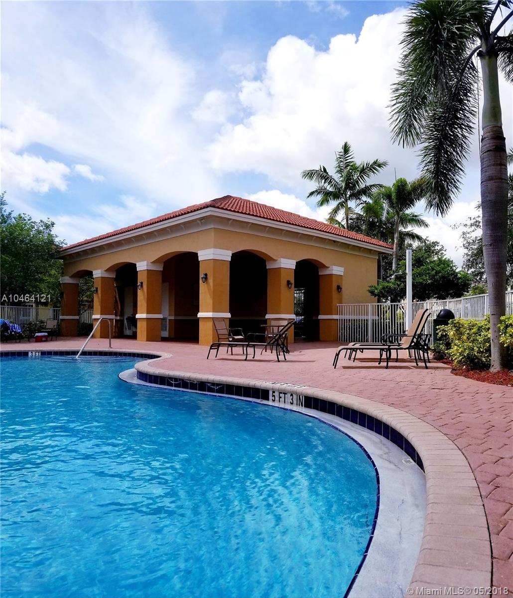 CALABRIA CONDO PH 9 - Residential