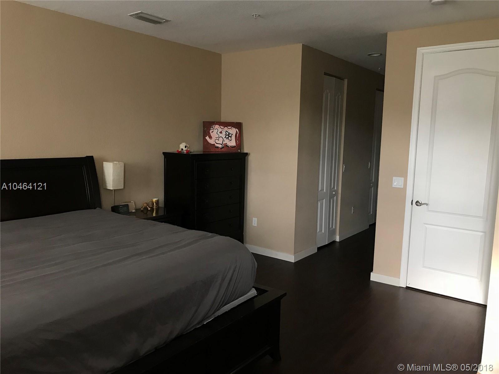 CALABRIA CONDO PH 9 - Residential