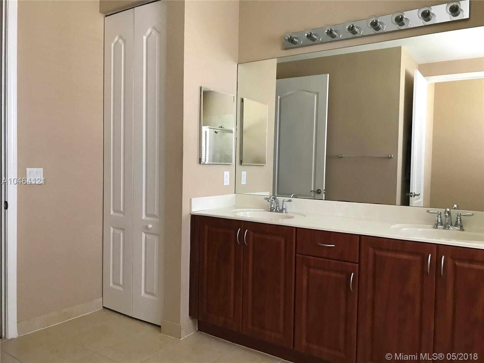 CALABRIA CONDO PH 9 - Residential