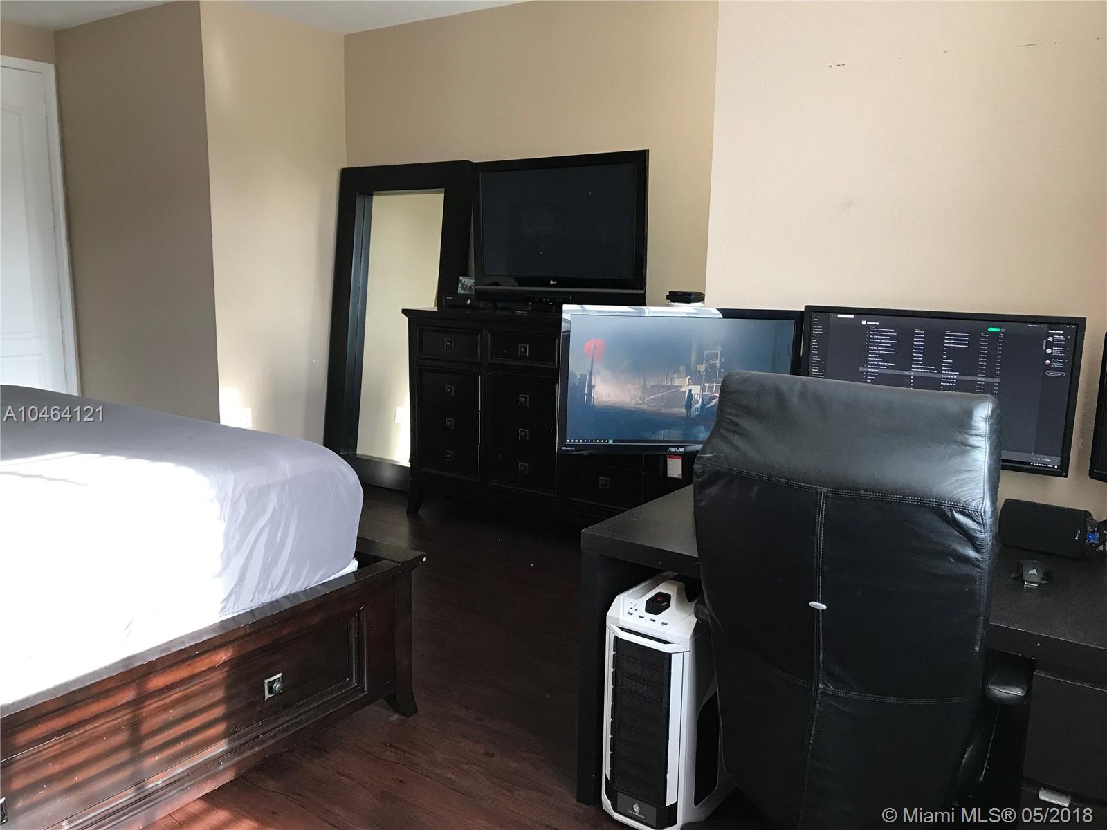 CALABRIA CONDO PH 9 - Residential