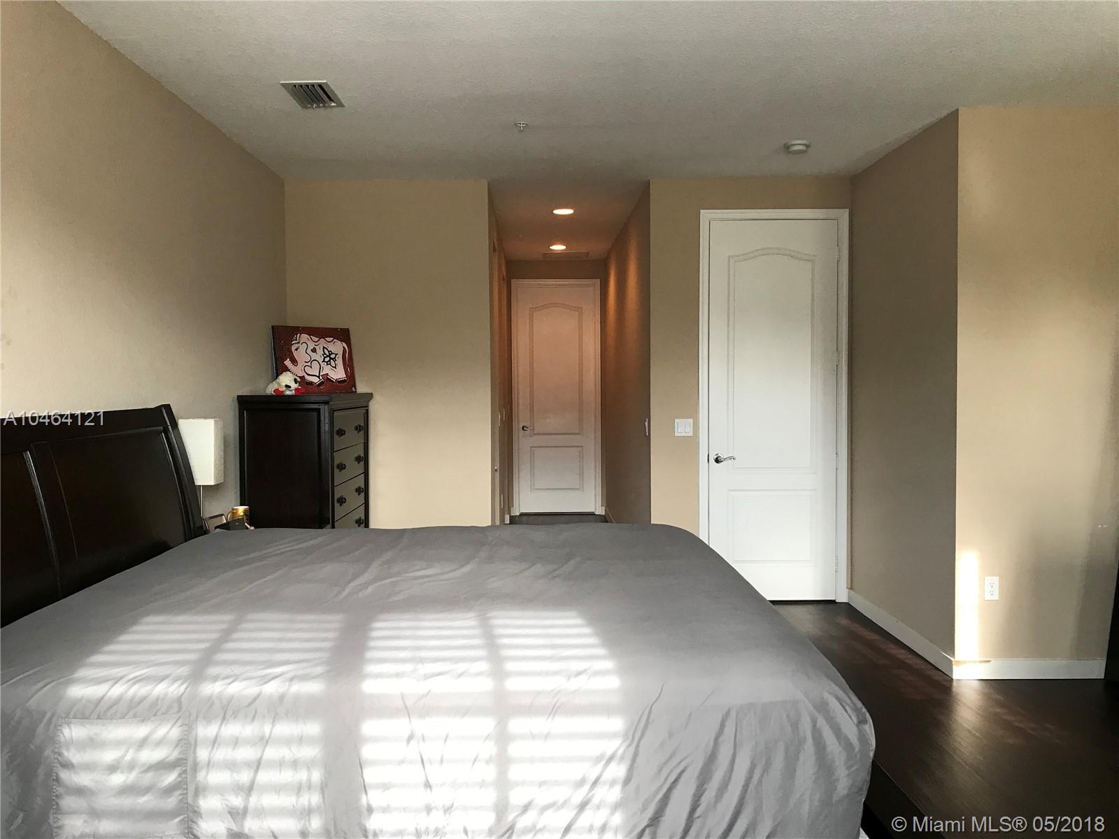 CALABRIA CONDO PH 9 - Residential
