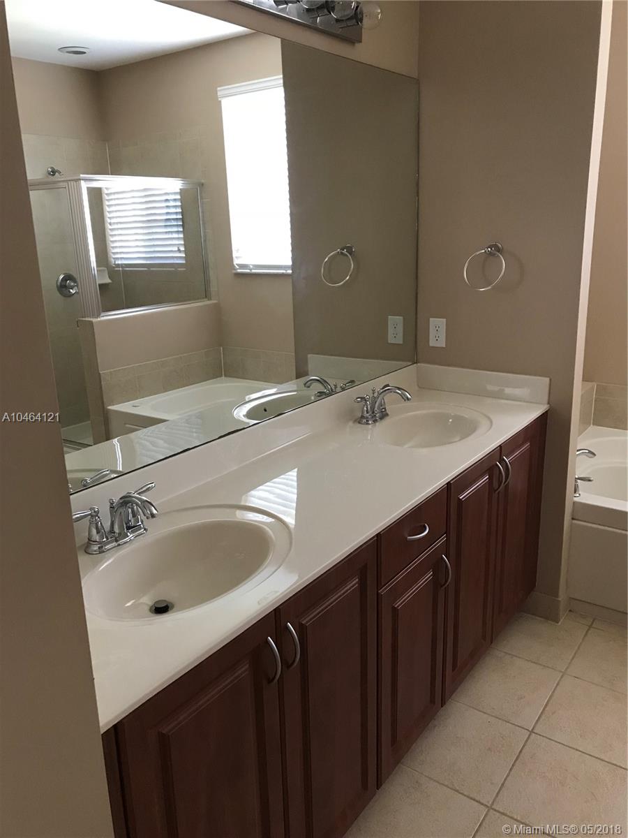 CALABRIA CONDO PH 9 - Residential